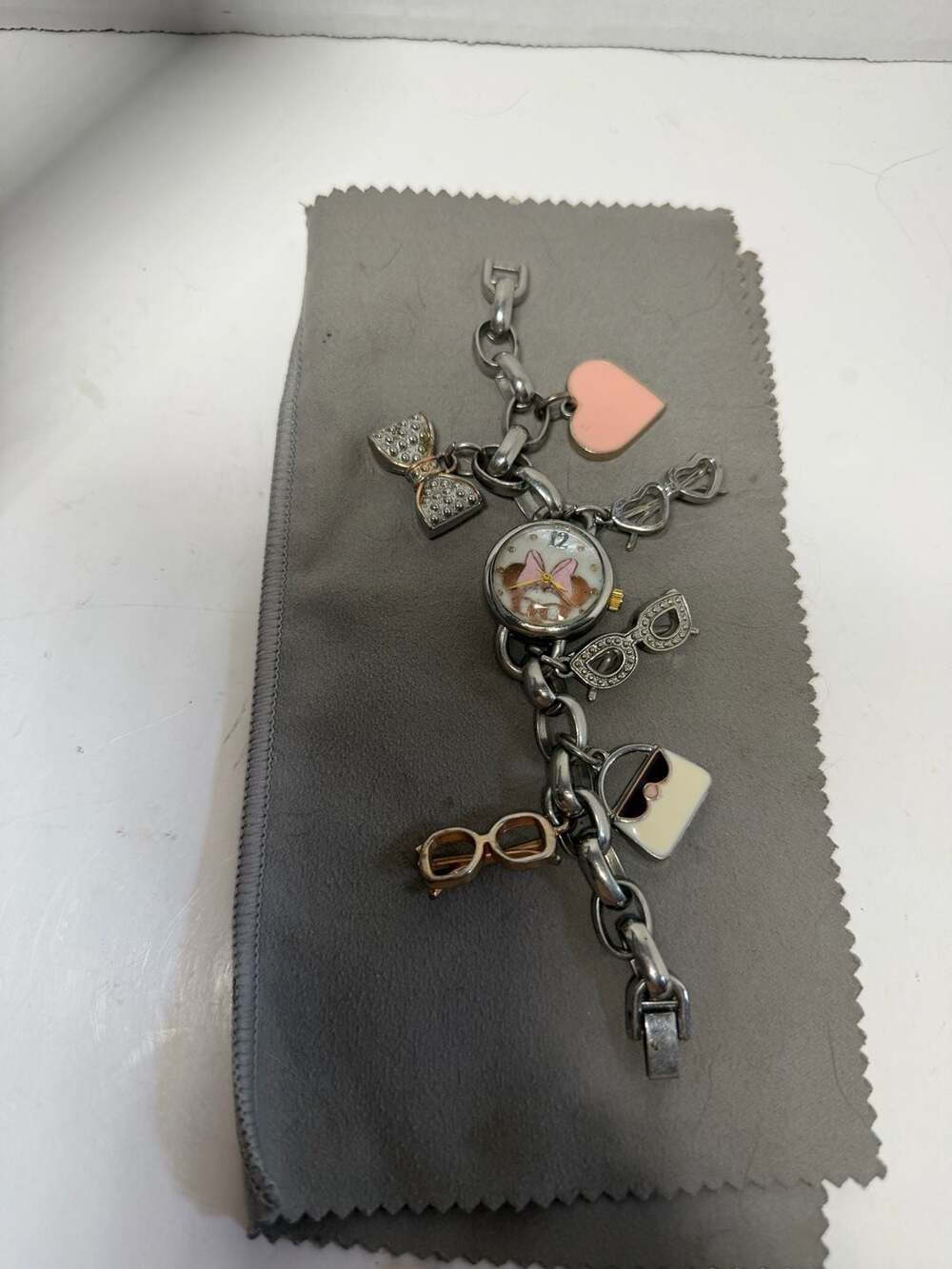 Disney Minnie Mouse Accutime MN2070 Charm Bracelet Watch
